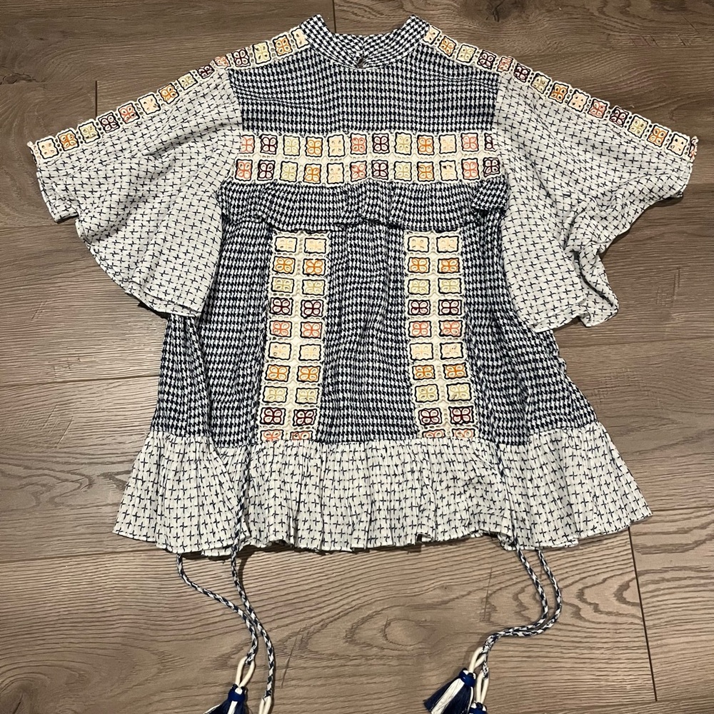 HEMANT & NANDITA Flutter Sleeve Blouse